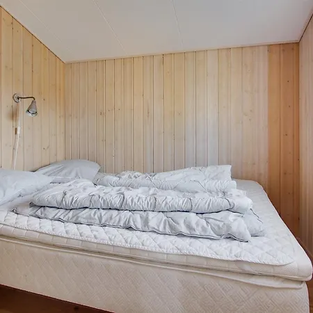 펜션 Four-bedroom Holiday In *