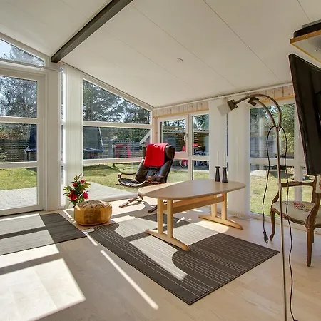 펜션 Four-bedroom Holiday In *
