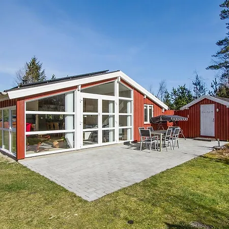 펜션 Four-bedroom Holiday In *